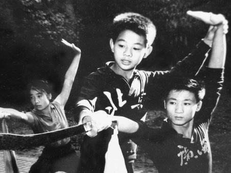 Si Li father Jet Li while he was Young with his friend.